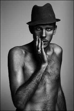 vikingstv.net_gustaf_skarsgard_021 (1000x1499, 357 kБ...)